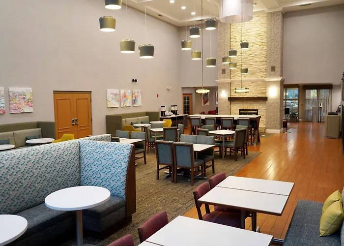 Hampton & Chicago/aurora Hotel 3*