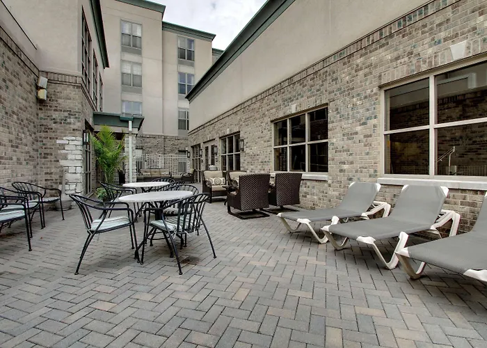 Hampton & Chicago/aurora Hotel 3*